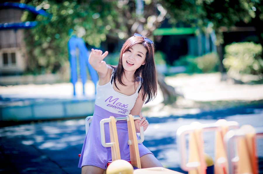 我愿意在父亲母亲丈夫的生命圆环里做最后离世的一个，如果我先去了，而将这份我已尝过的苦杯留给世上的父母，那么我是死不瞑目的，因为我已明白了爱，而我的爱有多深，我的牵挂和不舍便有多长。——三毛《梦里花落知多少》